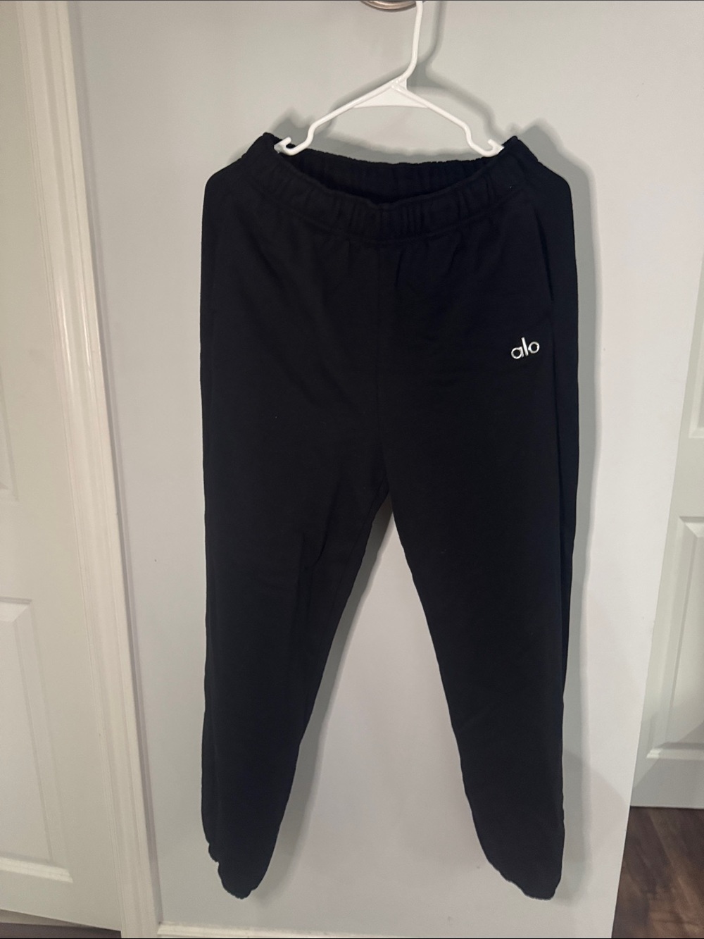 Alo Yoga Women’s Black Sweatpants / Joggers – Size Medium